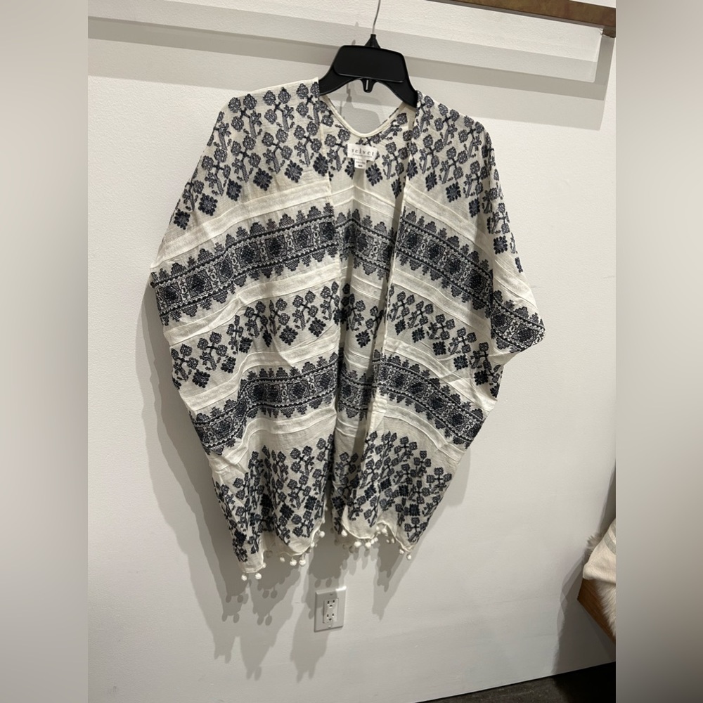 Velvet by Graham & Spencer Short Sleeve Embroidered Jacket Kimono Size XS/S